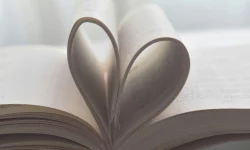 al-bible-folded-into-heart