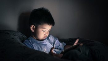 kid-watching-screen-1024x683