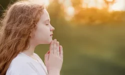 little-girl-folded-her-hand-260nw-2139636997