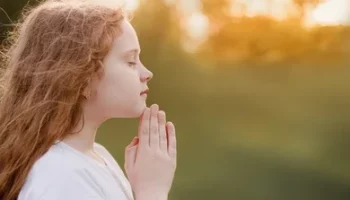 little-girl-folded-her-hand-260nw-2139636997