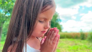 little-girl-praying-looking-at-the-sky-with-hope-portrait-cute-little-girl-praying-video